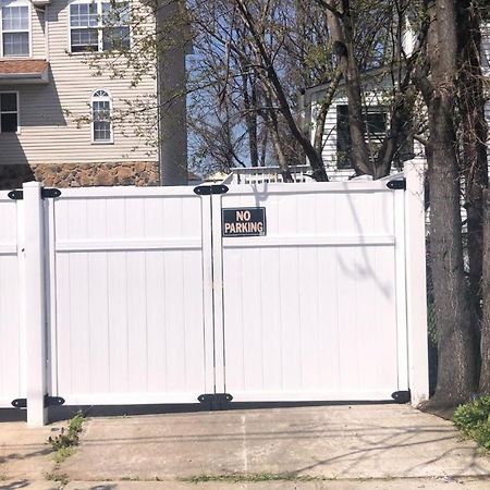 Cozzy Room With Private Entrance And Drive Way Nova York Exterior foto