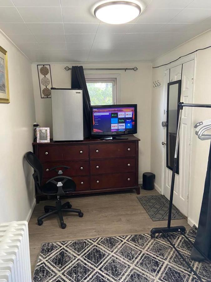 Cozzy Room With Private Entrance And Drive Way Nova York Exterior foto