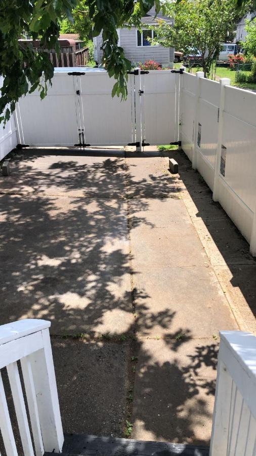 Cozzy Room With Private Entrance And Drive Way Nova York Exterior foto