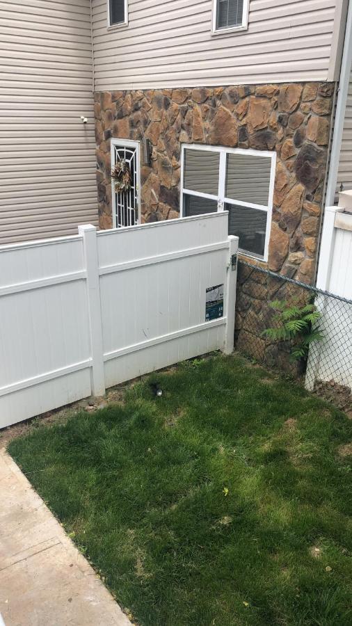 Cozzy Room With Private Entrance And Drive Way Nova York Exterior foto